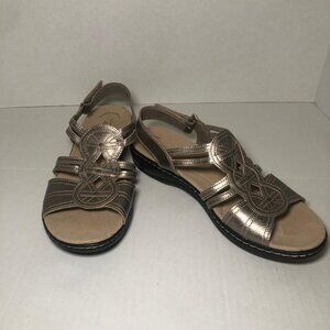 Clarks Women Leisa Janna Sandal Sz 11M Pewter Metallic Leather Strappy Slingback